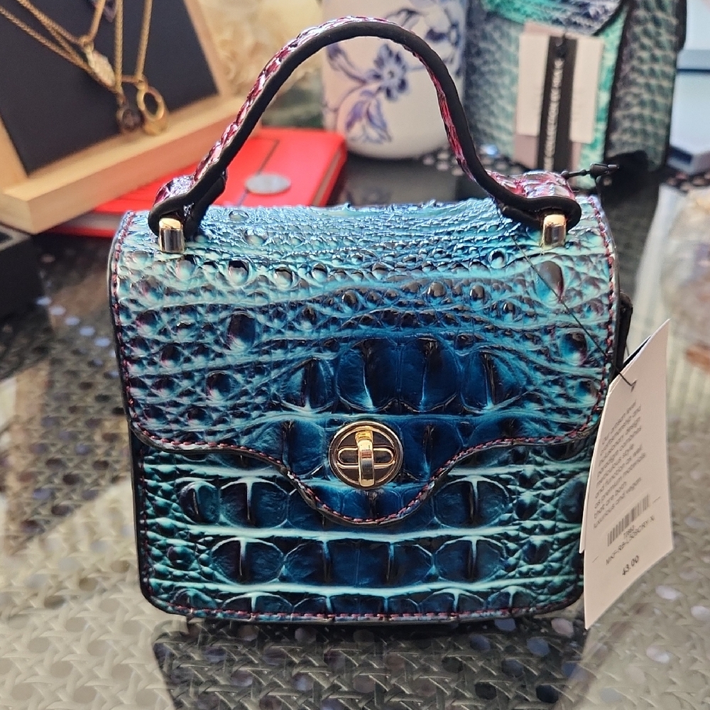 Vegan Leather Mini Crocodile-Embossed Handbag with Adjustable Crossbody Strap